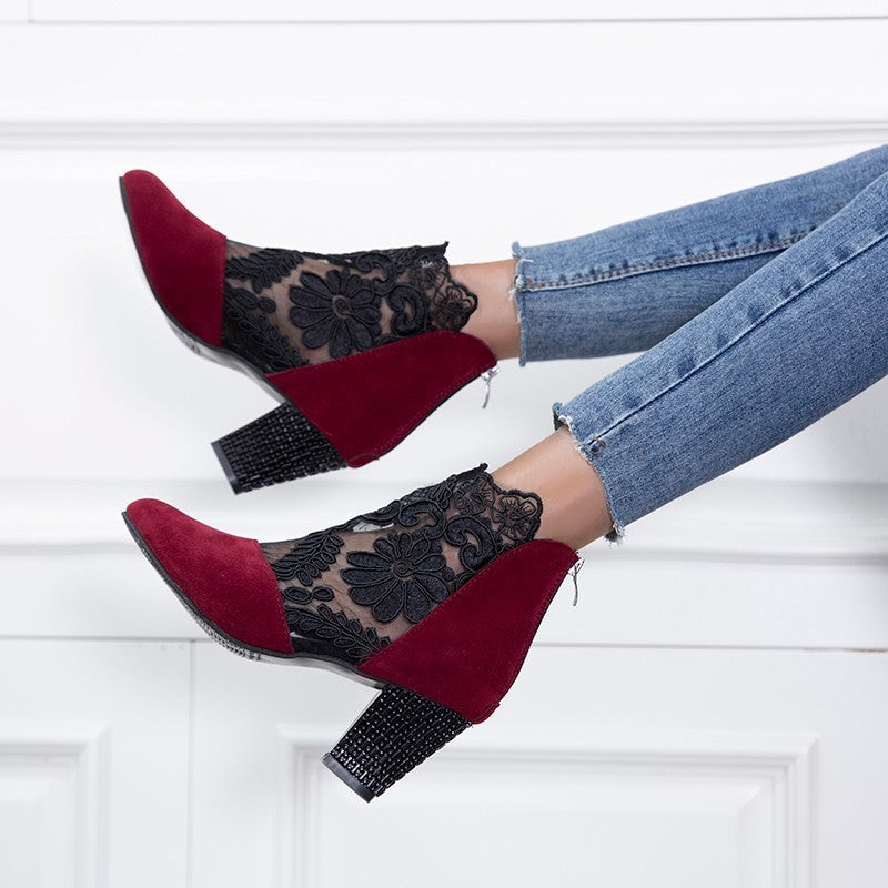 Élégance Lace – Escarpins à Talon Épais